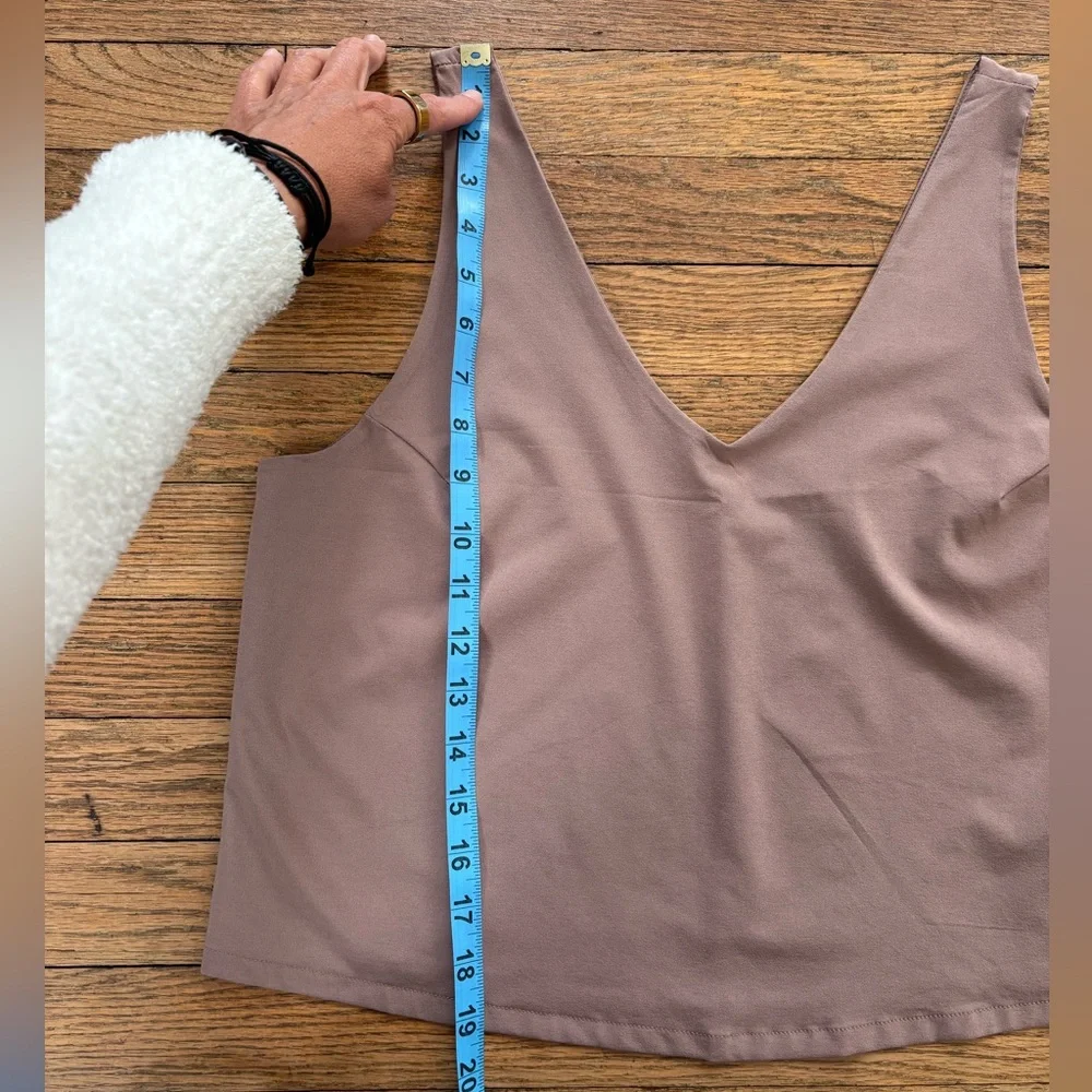 Vuori Villa Cropped V-Neck Sleeveless Tank Top S NWT - Picture 9 of 10